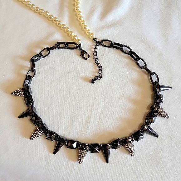 Double Layer Spiked Gunmetal Choker With Pearls, NWOT - Picture 5 of 6